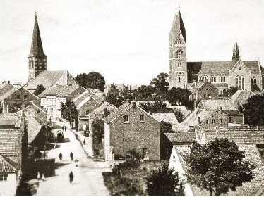 Blick auf die beiden Breyeller Kirchen
